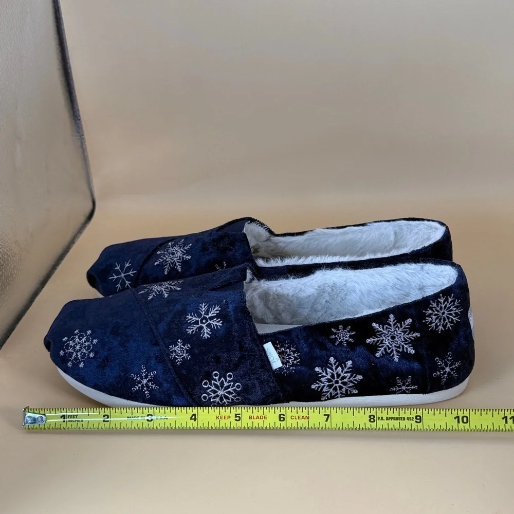 Toms Midnight Blue Snowflake Embroidered Slip-Ons Like New